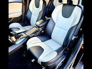 Volvo V40 Cross Country thumbnail