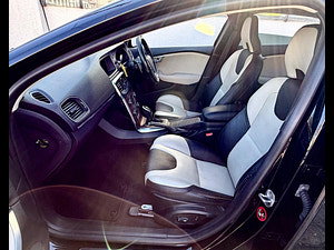 Volvo V40 Cross Country thumbnail