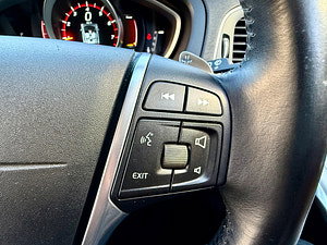 Volvo V40 Cross Country thumbnail