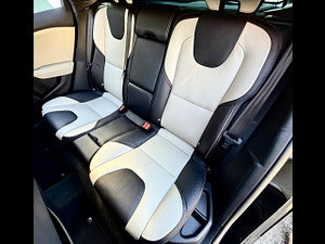Volvo V40 Cross Country thumbnail
