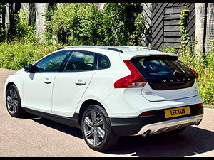 Volvo V40 Cross Country thumbnail