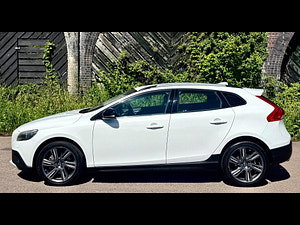 Volvo V40 Cross Country thumbnail