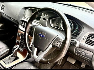 Volvo V40 Cross Country thumbnail