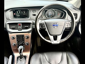 Volvo V40 Cross Country thumbnail