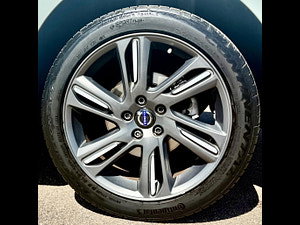 Volvo V40 Cross Country thumbnail