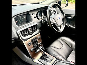 Volvo V40 Cross Country thumbnail