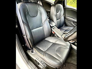 Volvo V40 Cross Country thumbnail