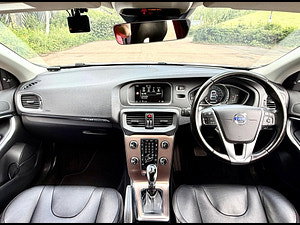 Volvo V40 Cross Country thumbnail