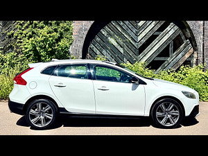 Volvo V40 Cross Country thumbnail