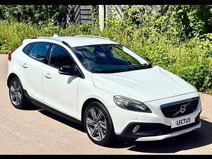 Volvo V40 Cross Country thumbnail