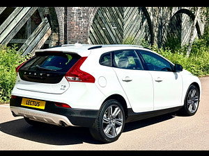 Volvo V40 Cross Country thumbnail