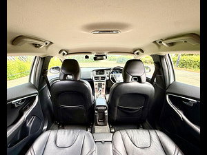 Volvo V40 Cross Country thumbnail