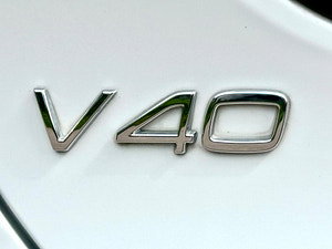 Volvo V40 Cross Country thumbnail