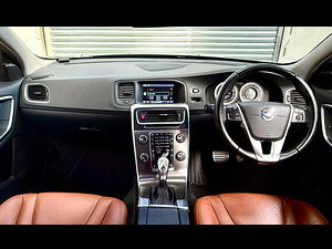 Volvo V60 thumbnail
