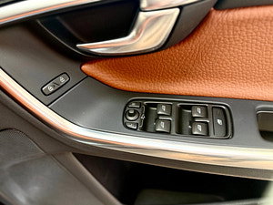 Volvo V60 thumbnail