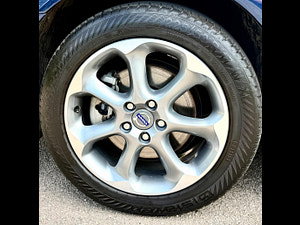 Volvo V70 thumbnail