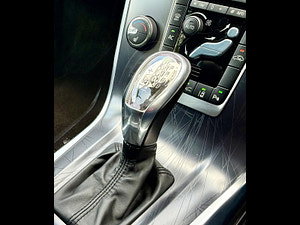 Volvo V70 thumbnail