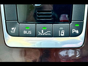 Volvo V70 thumbnail