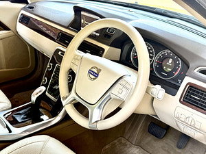Volvo V70 thumbnail