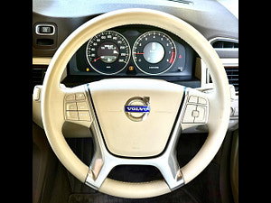 Volvo V70 thumbnail