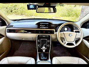 Volvo V70 thumbnail