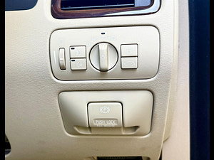 Volvo V70 thumbnail