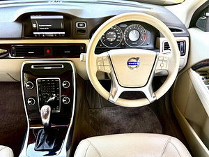 Volvo V70 thumbnail