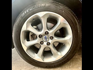 Volvo V70 thumbnail