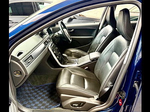 Volvo V70 thumbnail