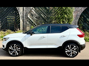 Volvo XC40 thumbnail