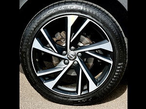 Volvo XC40 thumbnail