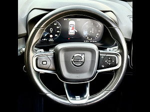 Volvo XC40 thumbnail