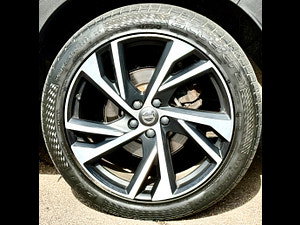Volvo XC40 thumbnail