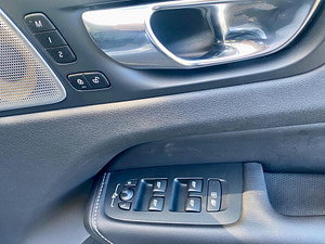 Volvo XC60 thumbnail