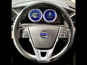 Volvo XC60 thumbnail