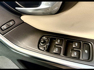 Volvo XC60 thumbnail