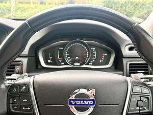 Volvo XC70 thumbnail