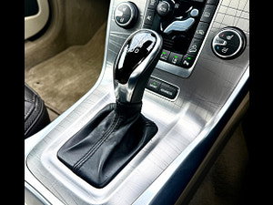 Volvo XC70 thumbnail