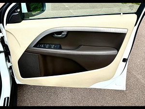 Volvo XC70 thumbnail