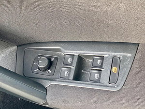 Volkswagen Tiguan thumbnail