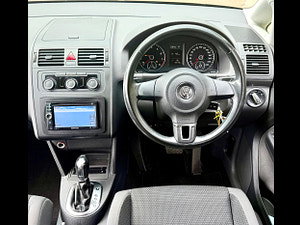Volkswagen Touran thumbnail