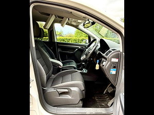 Volkswagen Touran thumbnail
