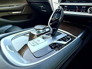 BMW 7 Series thumbnail