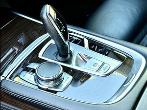 BMW 7 Series thumbnail