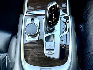 BMW 7 Series thumbnail