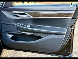 BMW 7 Series thumbnail