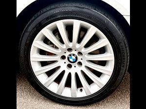 BMW 7 Series thumbnail
