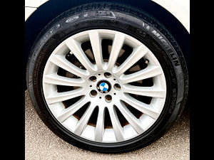 BMW 7 Series thumbnail