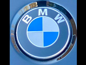 BMW M4 thumbnail