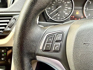 BMW X1 thumbnail